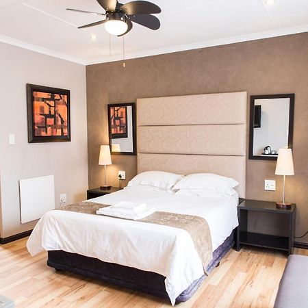 Ruth Avenue Guest House ايدنفيل المظهر الخارجي الصورة