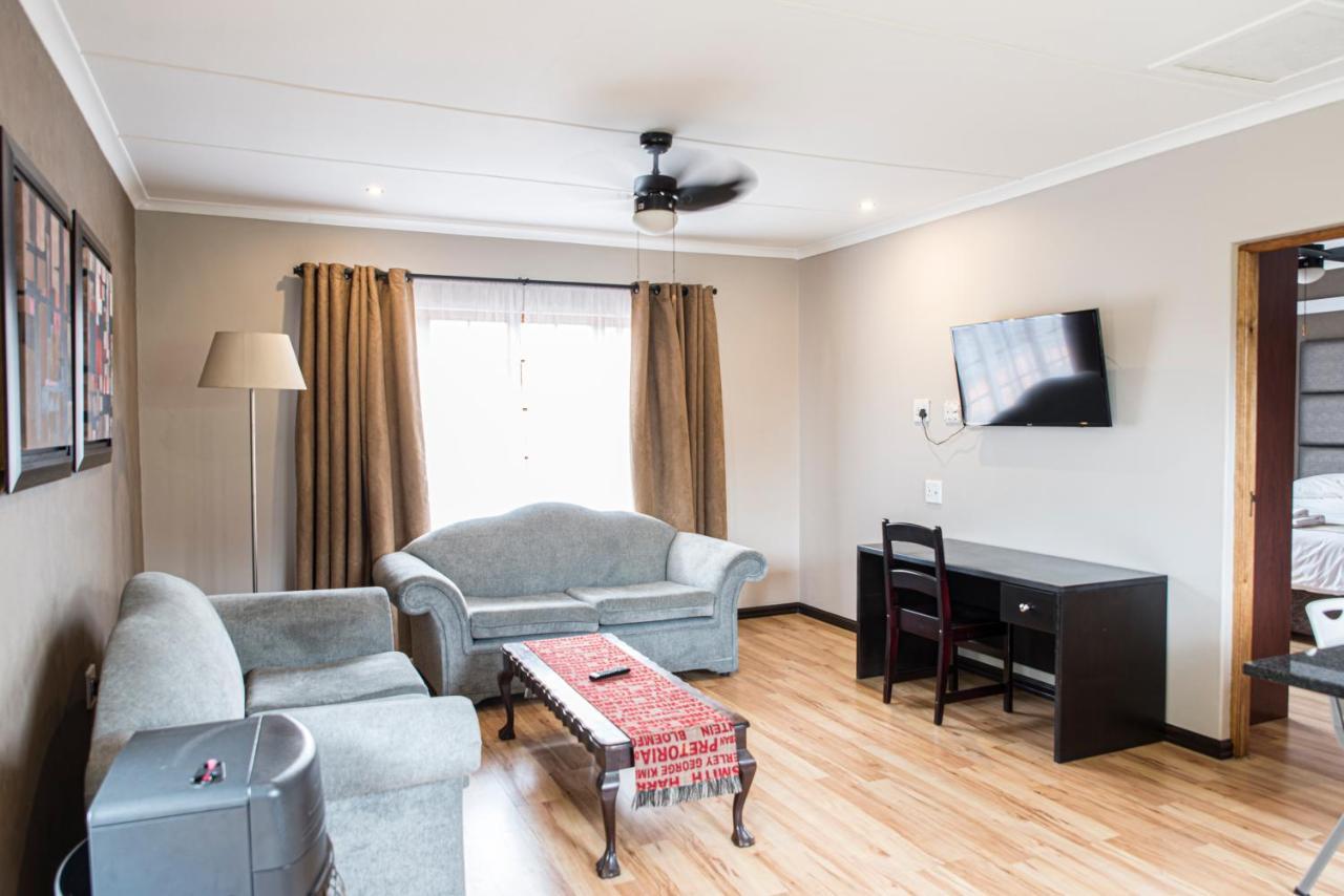 Ruth Avenue Guest House ايدنفيل المظهر الخارجي الصورة